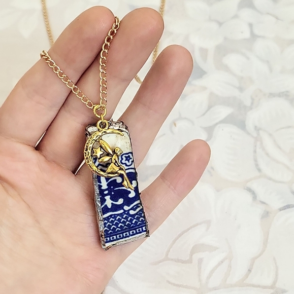 WILLOW Royal China Fairy Angel Crescent Moon Vintage Pendant Necklace - Picture 1 of 3